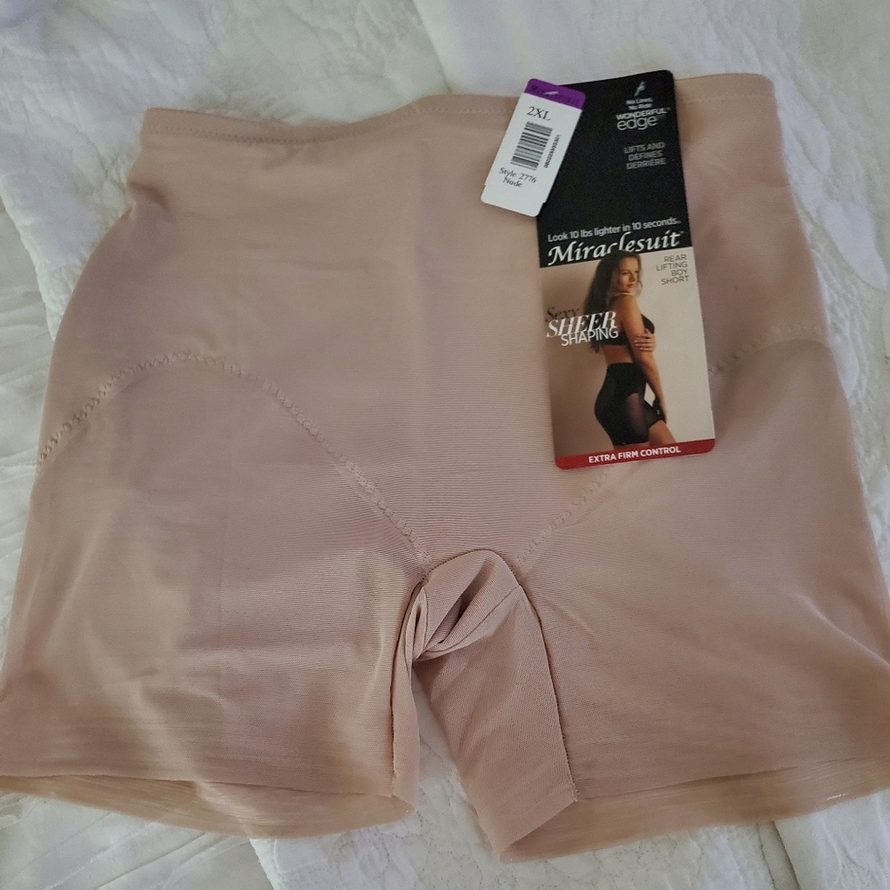 BNWT Miraclesuit Extra Firm Tummy-Control Rear Lifting Boy Shorts 